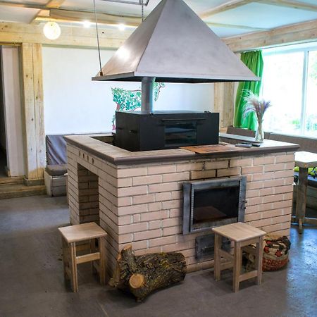 Baron Munchausen Guest House Kamianets-Podilskyi Ngoại thất bức ảnh
