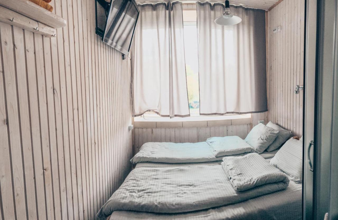 Baron Munchausen Guest House Kamianets-Podilskyi Ngoại thất bức ảnh