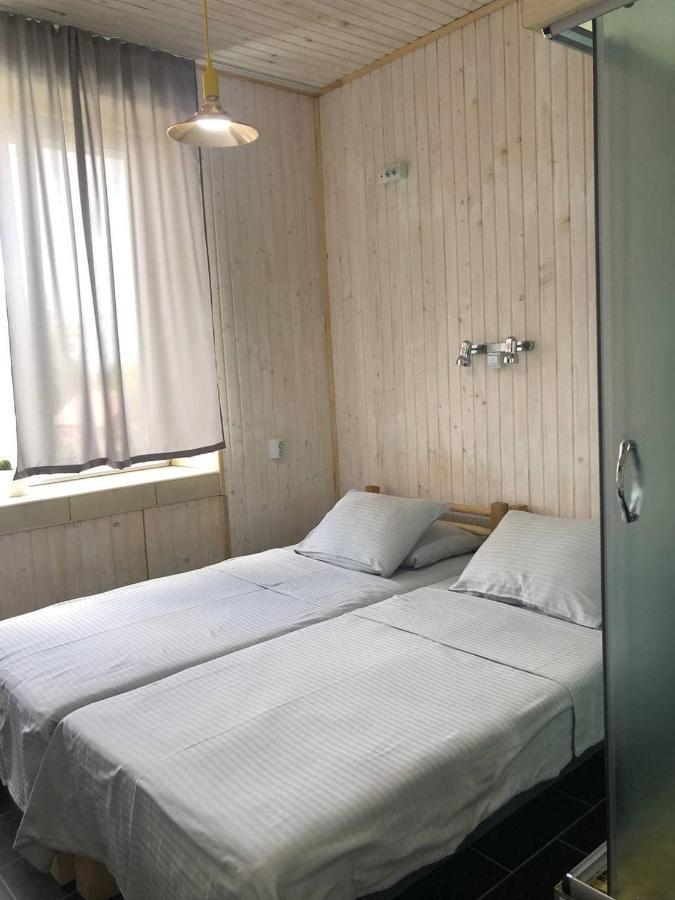 Baron Munchausen Guest House Kamianets-Podilskyi Ngoại thất bức ảnh