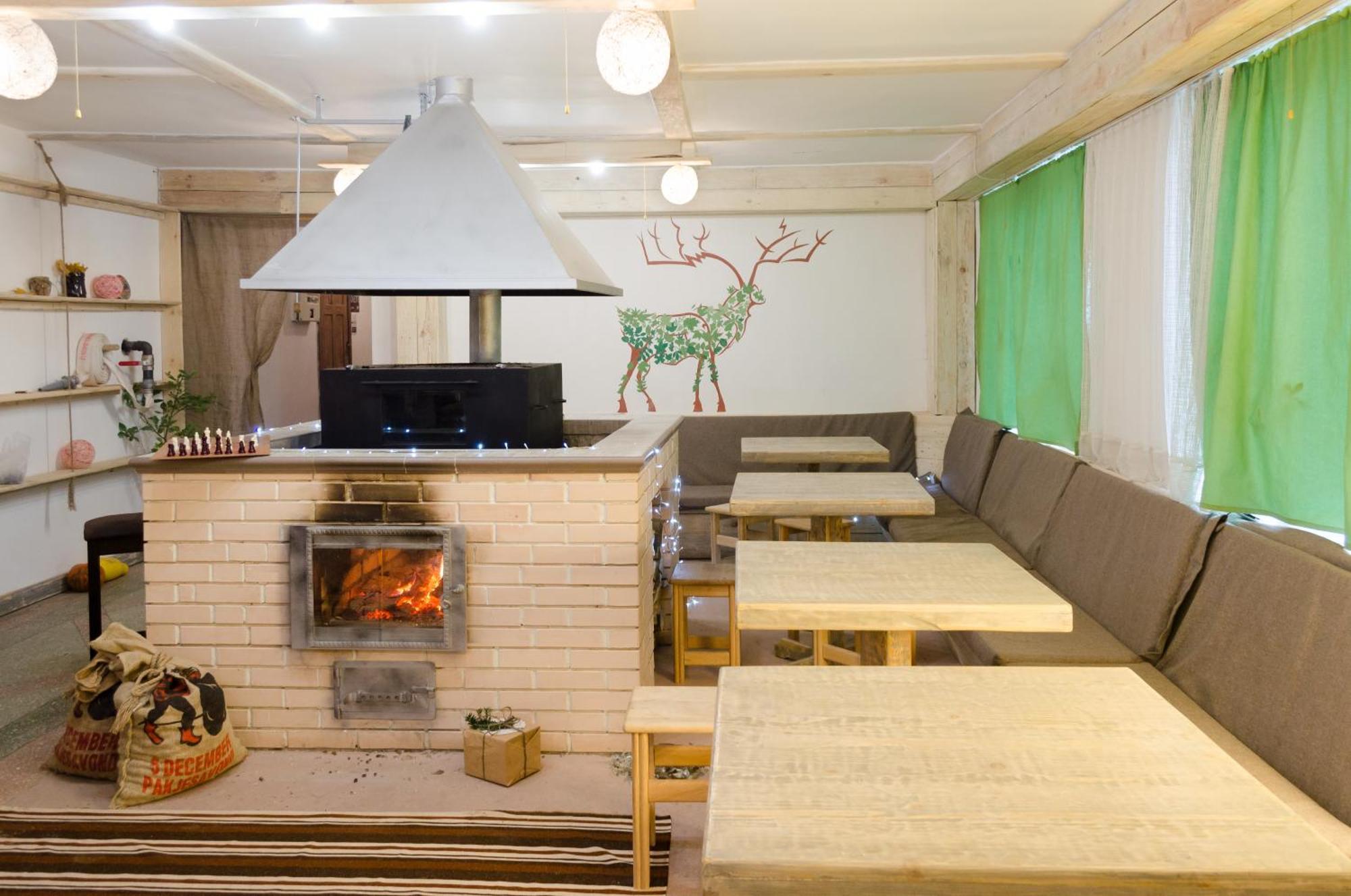 Baron Munchausen Guest House Kamianets-Podilskyi Ngoại thất bức ảnh