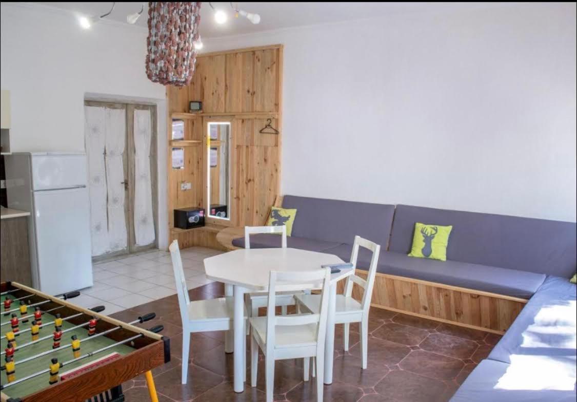 Baron Munchausen Guest House Kamianets-Podilskyi Ngoại thất bức ảnh