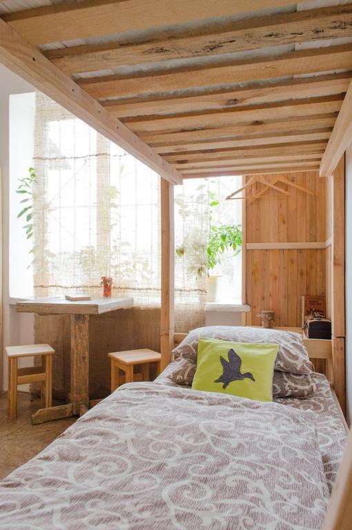 Baron Munchausen Guest House Kamianets-Podilskyi Ngoại thất bức ảnh