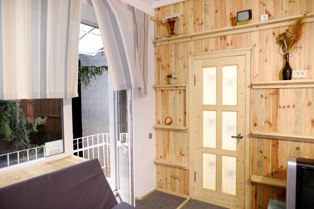 Baron Munchausen Guest House Kamianets-Podilskyi Ngoại thất bức ảnh