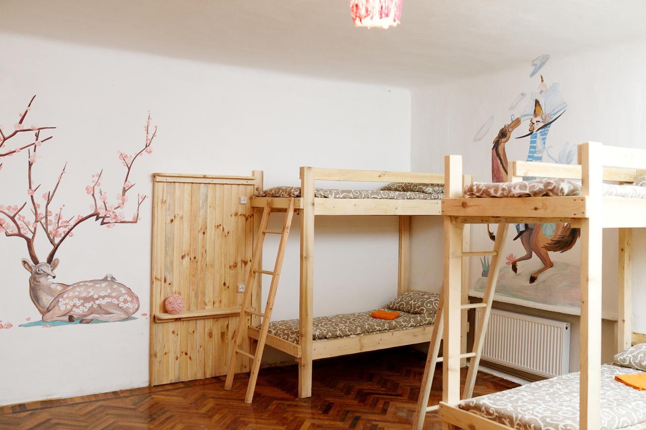 Baron Munchausen Guest House Kamianets-Podilskyi Ngoại thất bức ảnh