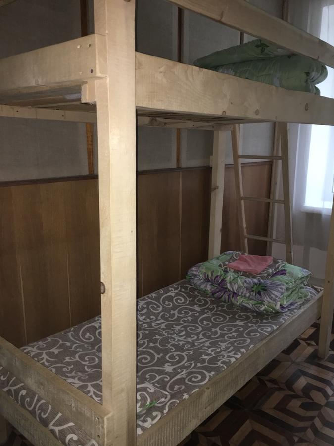 Baron Munchausen Guest House Kamianets-Podilskyi Ngoại thất bức ảnh